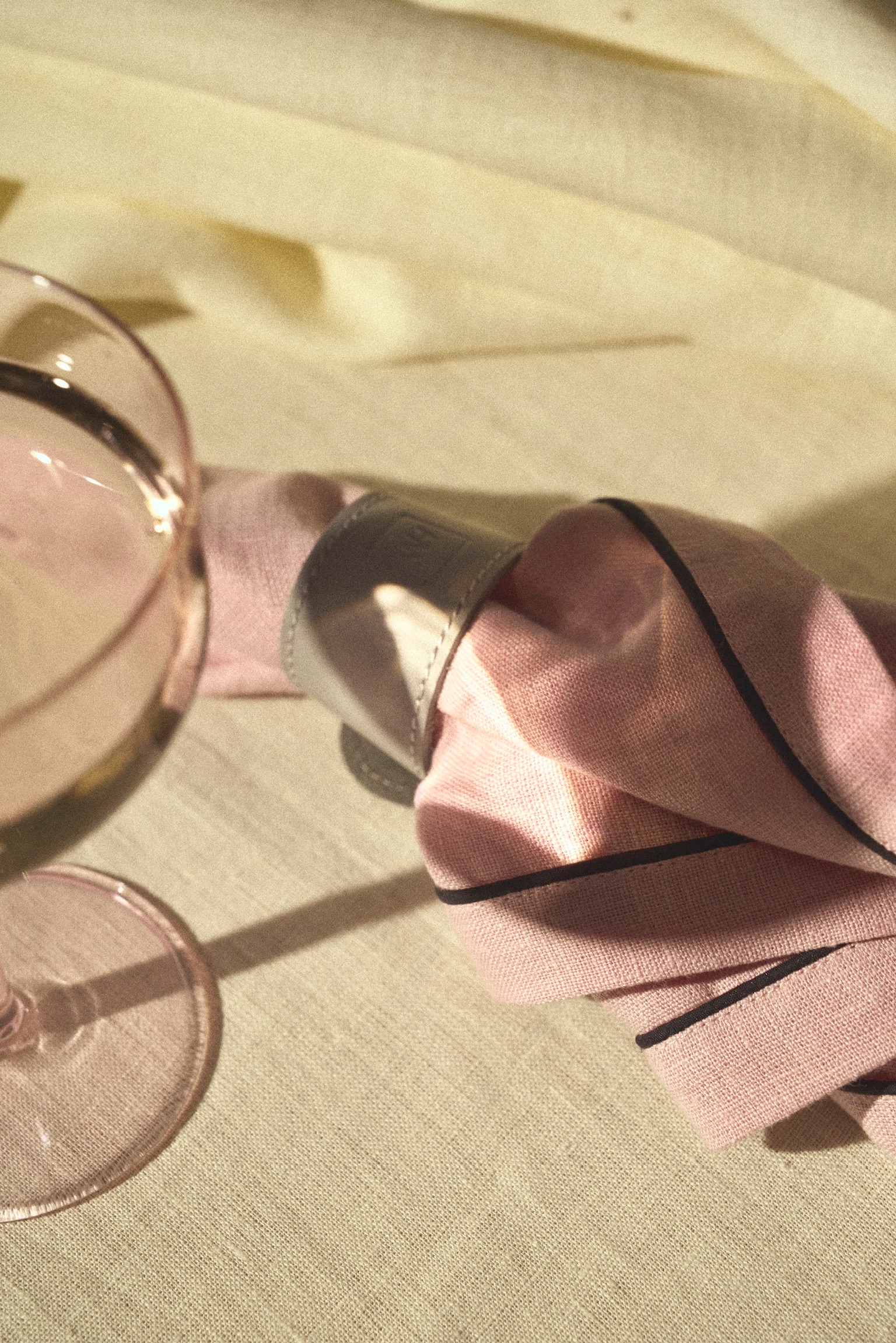 Салфетки пыльная роза с черным кантом - Image 5