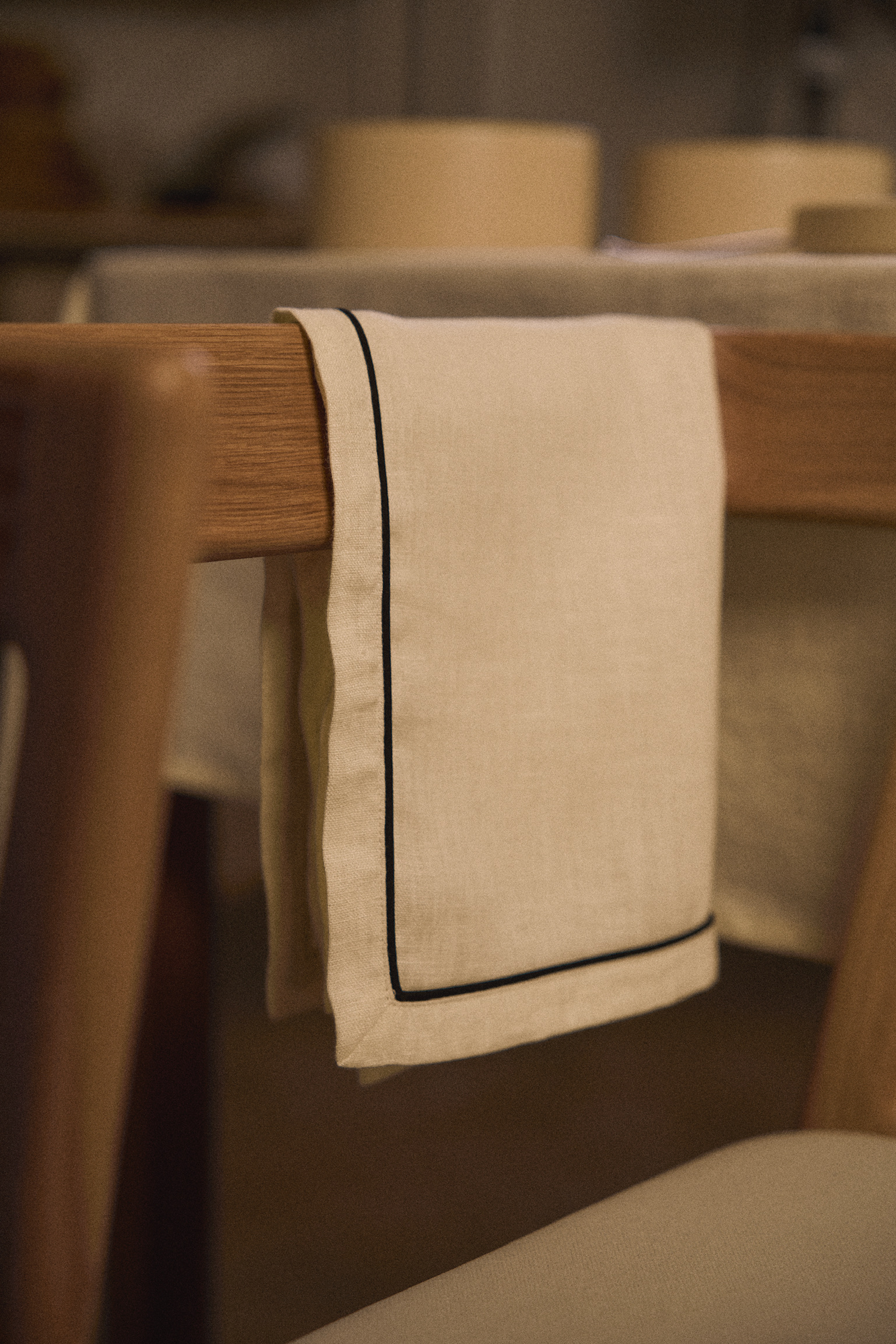 Салфетки молочные с черным кантом - Image 6