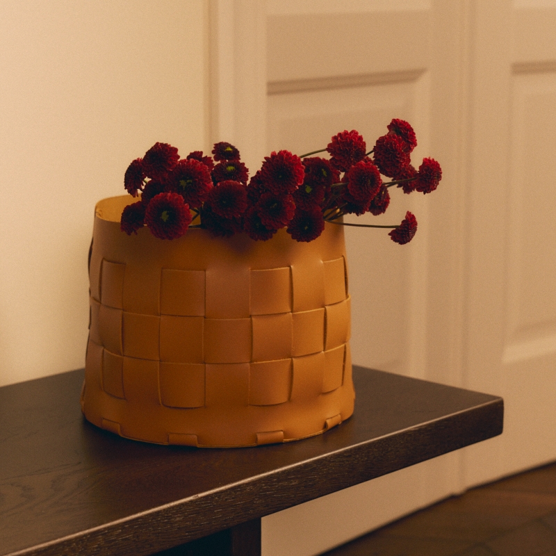 Корзина кожаная для хранения Nest Ochre