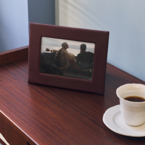 Кожаная фоторамка С Бордовая